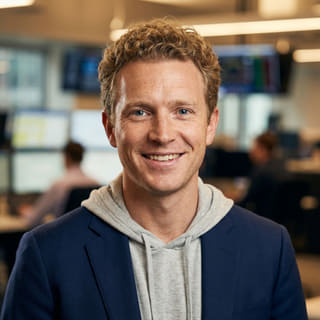 Foto del profilo di Ryan Brooks, presentato come Lead Trading Analyst di Aperta Crescitura